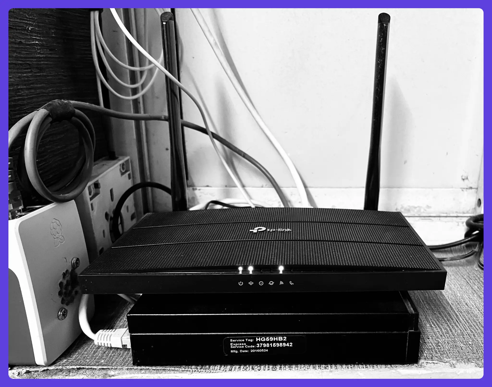 Dell OptiPlex 7050 with a Raspberry Pi 4B on the left side and a TP-Link Gigabit router placed on top